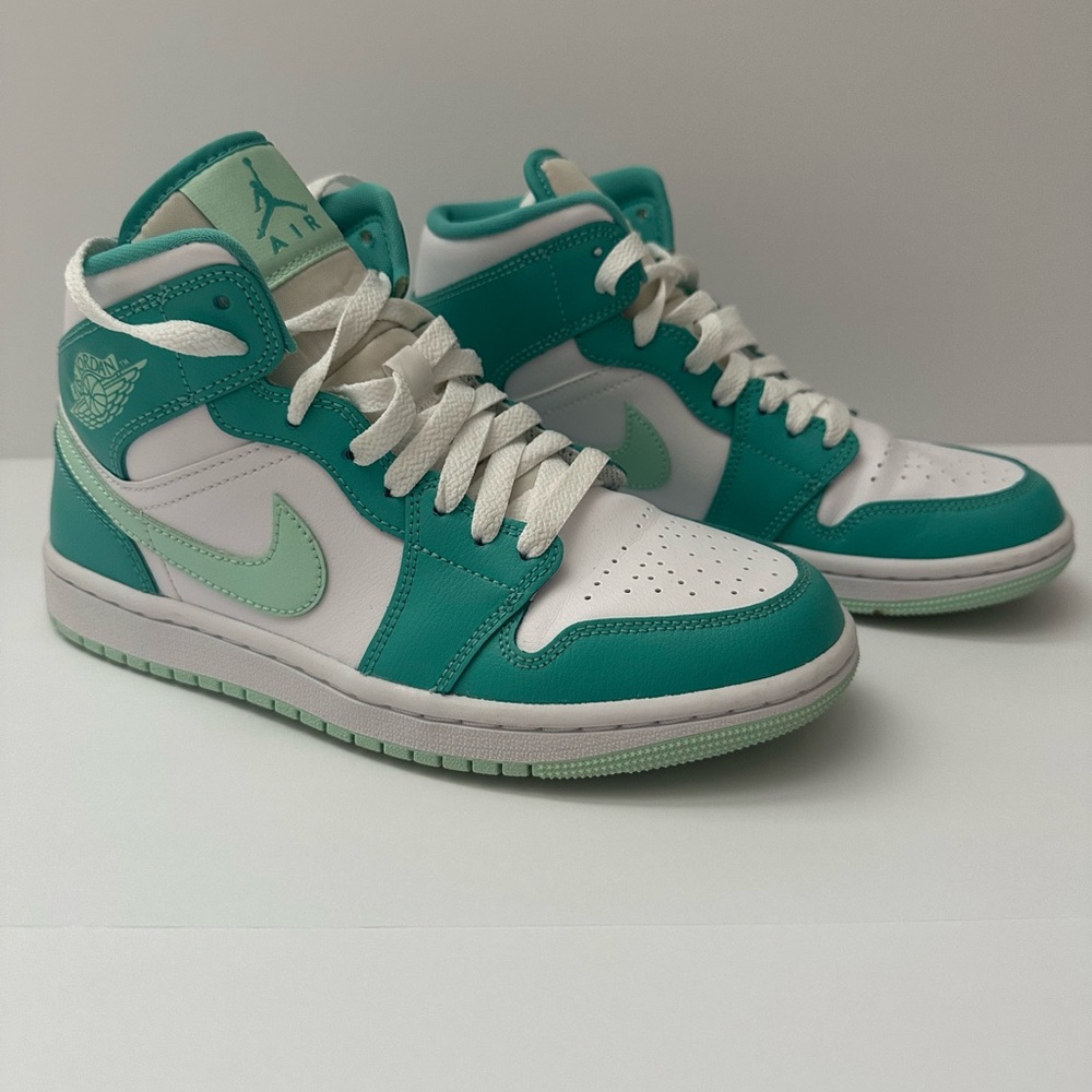 Wmns Air Jordan 1 Mid 'Marine
 High-Top Sneakers size 7 - Picture 3 of 8